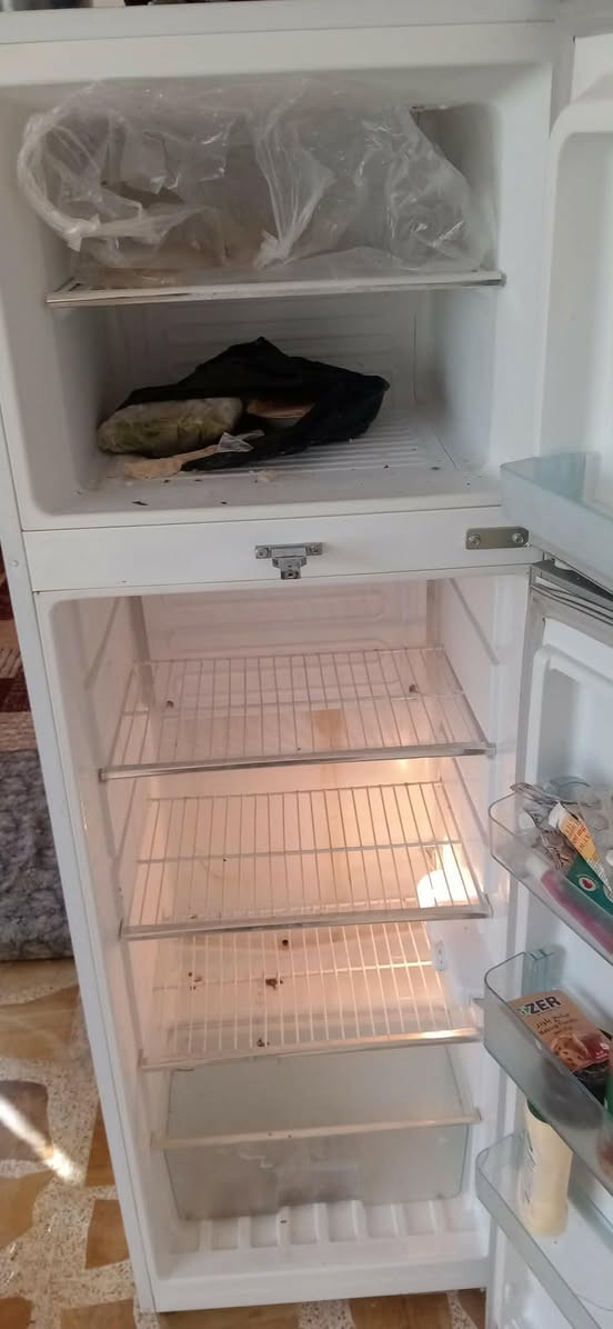 ثلاجه. للبيع. سعر 100 حي. السلام.


**إذا كنت صاحب هذا الإعلان وتريد حذفه لأي سبب، رجاءا أرسل رسالة إلى الدعم الفني**