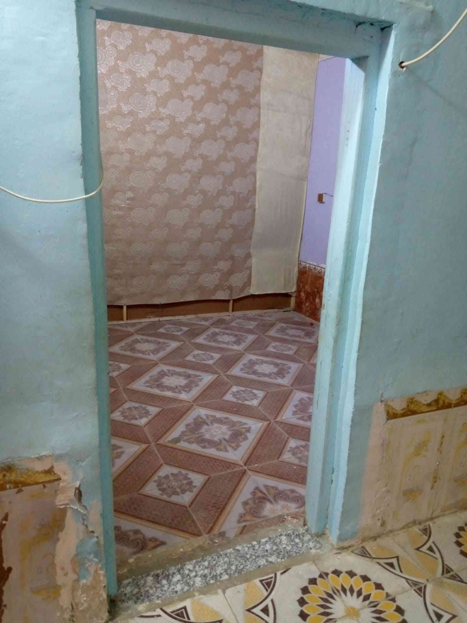 سلام عليكم
بيت للبيع طابو صرف 

مساحه ١٢٥م

وجه ٦وربع ونزال ٢٠م 

مكانه حي السيده زينب قريب للكليه البيطريه 

بناء طابوك عكاده يحتاج ترميم 

يتكون من 
👇
ديوانيه مطبخ صاله غرفتين وصحيات ومنور وطارمه جبيره 

السعر [٩٠]وقابل للتفاوض 

لاستفسار مراسلة الحساب أو الاتصال على الرقم 

***********
