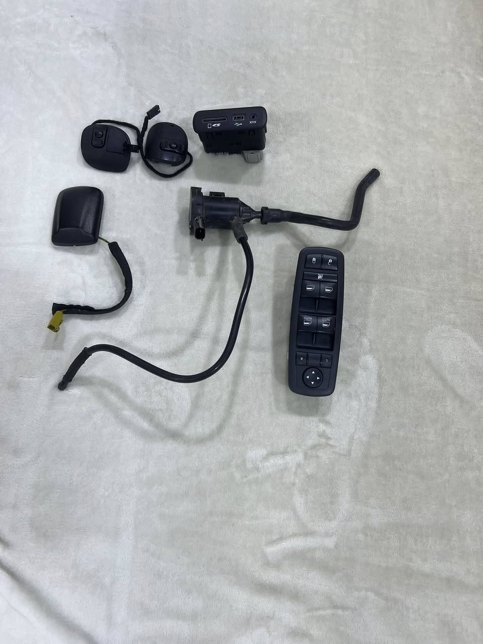 السلام عليكم غراض جارجر مويل 15 فما فوق العنوان البصره دور نواب الظباط قرب حسينية الضامن الغراض كلمن وسعره واتساب ***********
