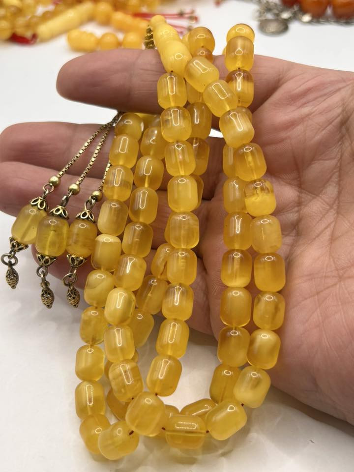 مسباح كهرب حر طبيعي كنغرادي قشطة بعسل منوصف بالكامل مع كركوشة فضة 925 الوزن الكلي مع الكركوشة 43 غم عدد الحبات 75 حبة مع 3 حبات اضافية بالكركوشة السعر خاص يوجد توصيل للمحافظات كافة.


**إذا كنت صاحب هذا الإعلان وتريد حذفه لأي سبب، رجاءا أرسل رسالة إلى الدعم الفني**