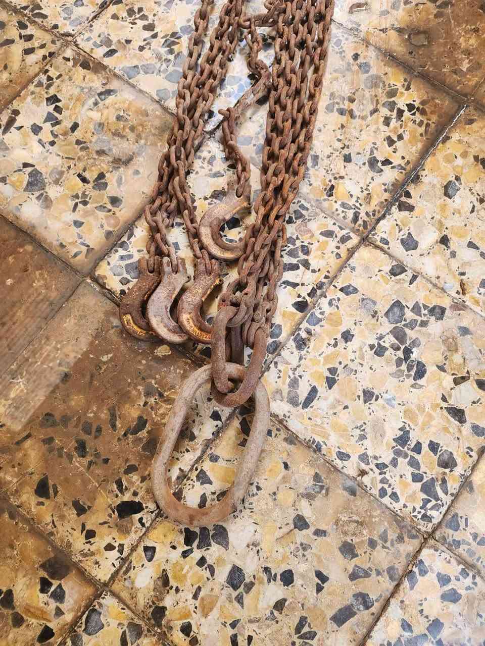 سلام عليكم سناسل كرين للبيع ال٢ طولها ٤.٥ وال٤ طولها ٣
للاستفسار ***********
