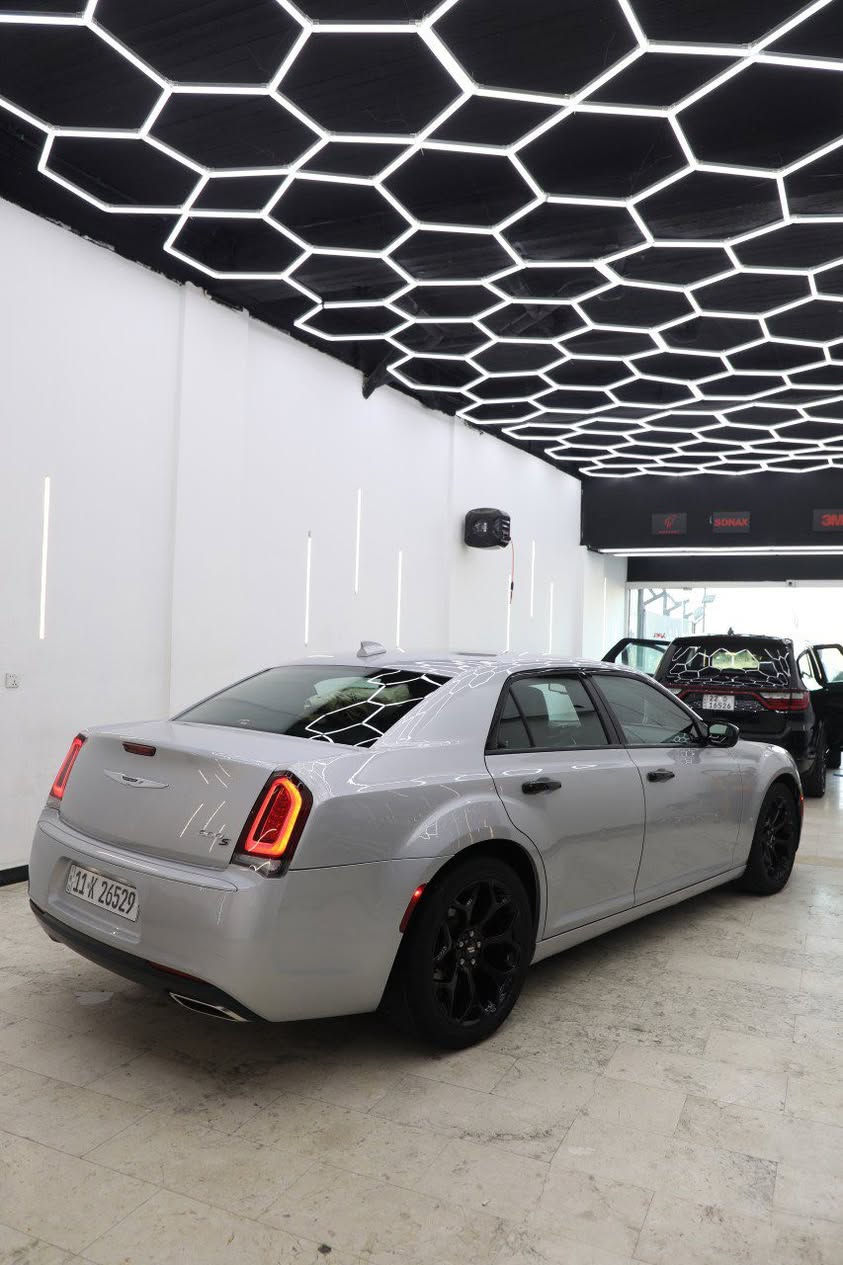 السلام عليكم 
اوباما s300
2020 modelاصل 
مواصفات s
فول مواصفات عدا فتحه 
ماشيه ٩٠ الف ميل
(قطعه جاملغ امامي يسار صبغ وداير جاملغ خلفي فقط 
مكانه حي الجهاد 
سعره ٢٣٩وبيه مجال 
للاستفسار 
***********واتس
