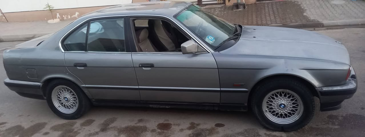 ياالله
السلام عليكم 
سياره  BMW 525 i
موديل 1989 
مكينه 2500 مفتوح 
كير اوتو 
رقم بغداد انكليزي 
تخم تاير جديد 
منظومة غاز 60 لتر 
تحويل مباشر 
تدفئه تبريد 
كهربائيات كلها شغاله 
سياره جاهز وخير من الله 

#السعر  47 وبيها مجال للشراي 
#المكان  كوت _حي الجامعه 
#للاتصال  ***********  _ ***********  .
