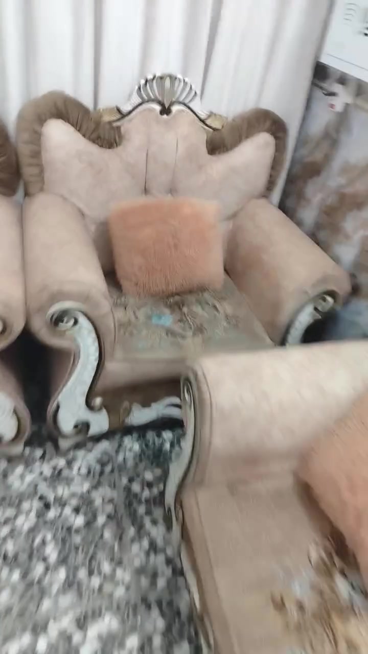 السلام عليكم عندي هذا التخم اريد ابيعه سعره 225 8مقاعد نظيف اي ضرر ما بي العنوان بغداد الحريه
للإستفسار ***********.
