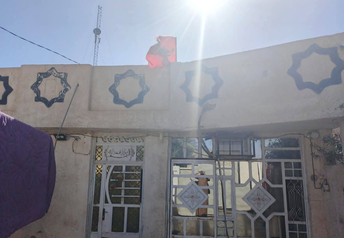 السلام عليكم بيت 200متر للبيع بشارع الشمري قريب ع أسواق العائله طابو صرف يحتوي ع 3غرف نوم واستقبال 4×8 صاله 5×5 كل البيت بورسلين جديد للاستفسار اتصل السعر (70)***********
