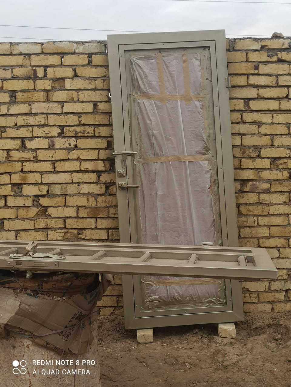 ثلاث ابواب للبيع
السلام عليكم ورحمة الله وبركاته 
تسكام درجة أولى الله شاهد مال بيت .واحد طلاكه وربع والباقي متر
الإتصال 
***********
***********
