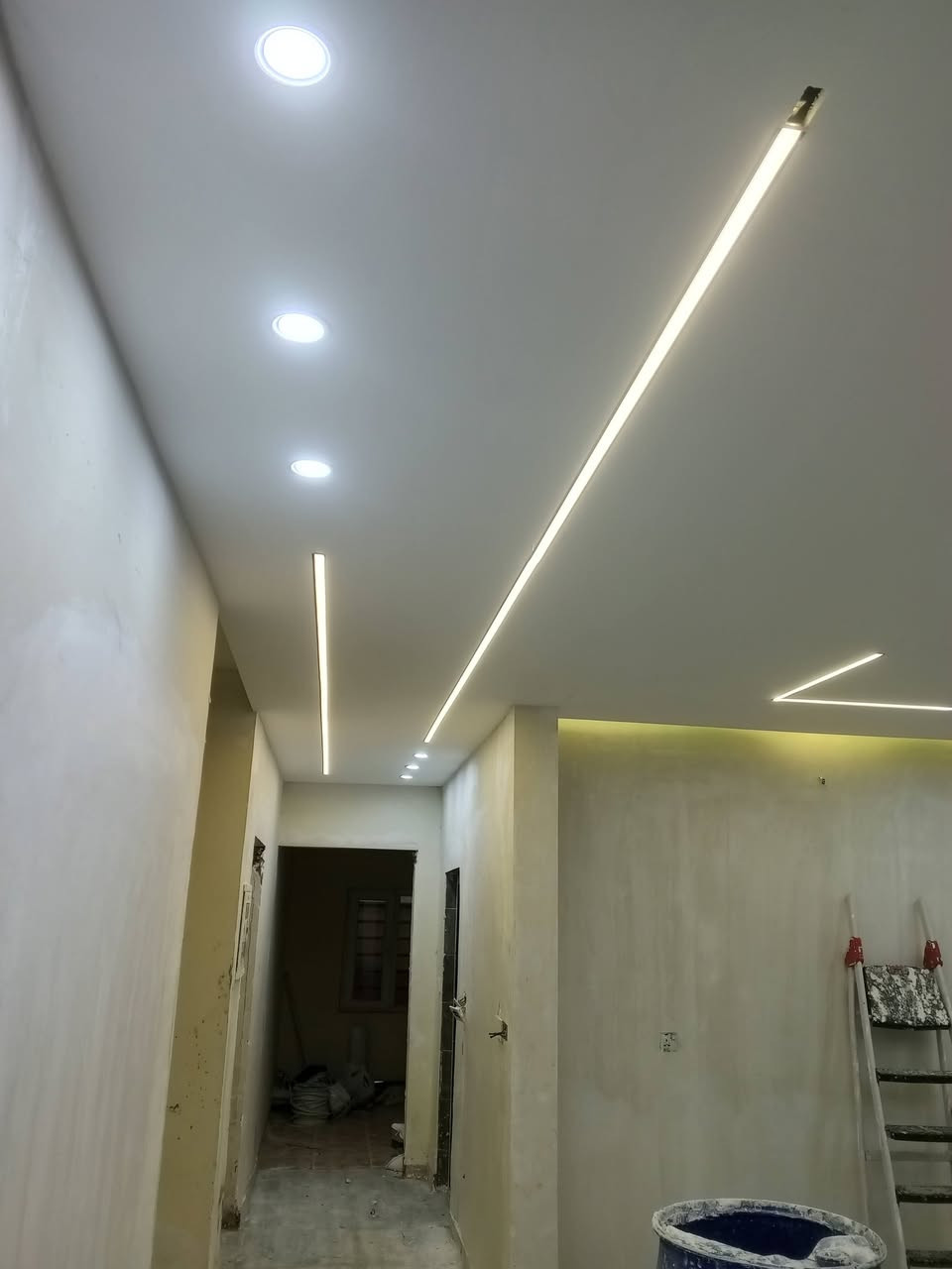 لجميع الديكورات واعاده ترميم المنازل والفنادق للتواصل من داخل السليمانيه ***********
***********
***********
