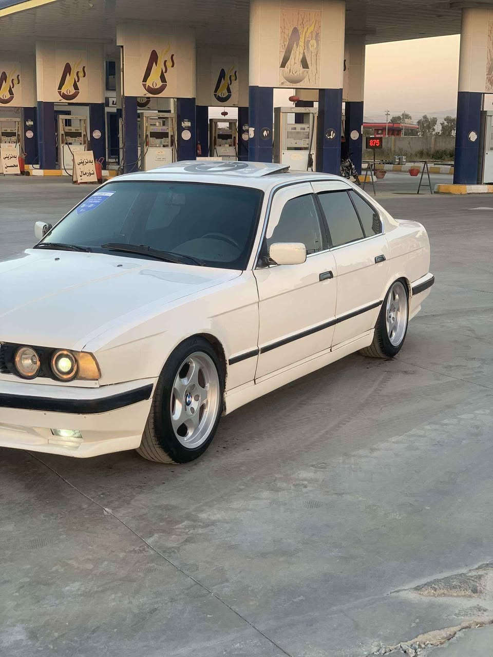 سلاوBMWبۆفرۆشتن نرخ 27کەمێک مەحامەلە
مۆدیل 1992
گێرو مەکینە 520گێر عادی 
حلوجە 
هەمووگیان بەشەرت دیار مەسروف نیە گۆرینەوەش دەکەم بەشێک بەدلم بێت 
مالێک پاک جوانە 
ژم *********** رانية, السليمانية
