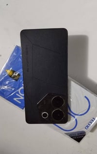 كامون 20 برو • ٢٥٦ • نضيف ما مفتوح