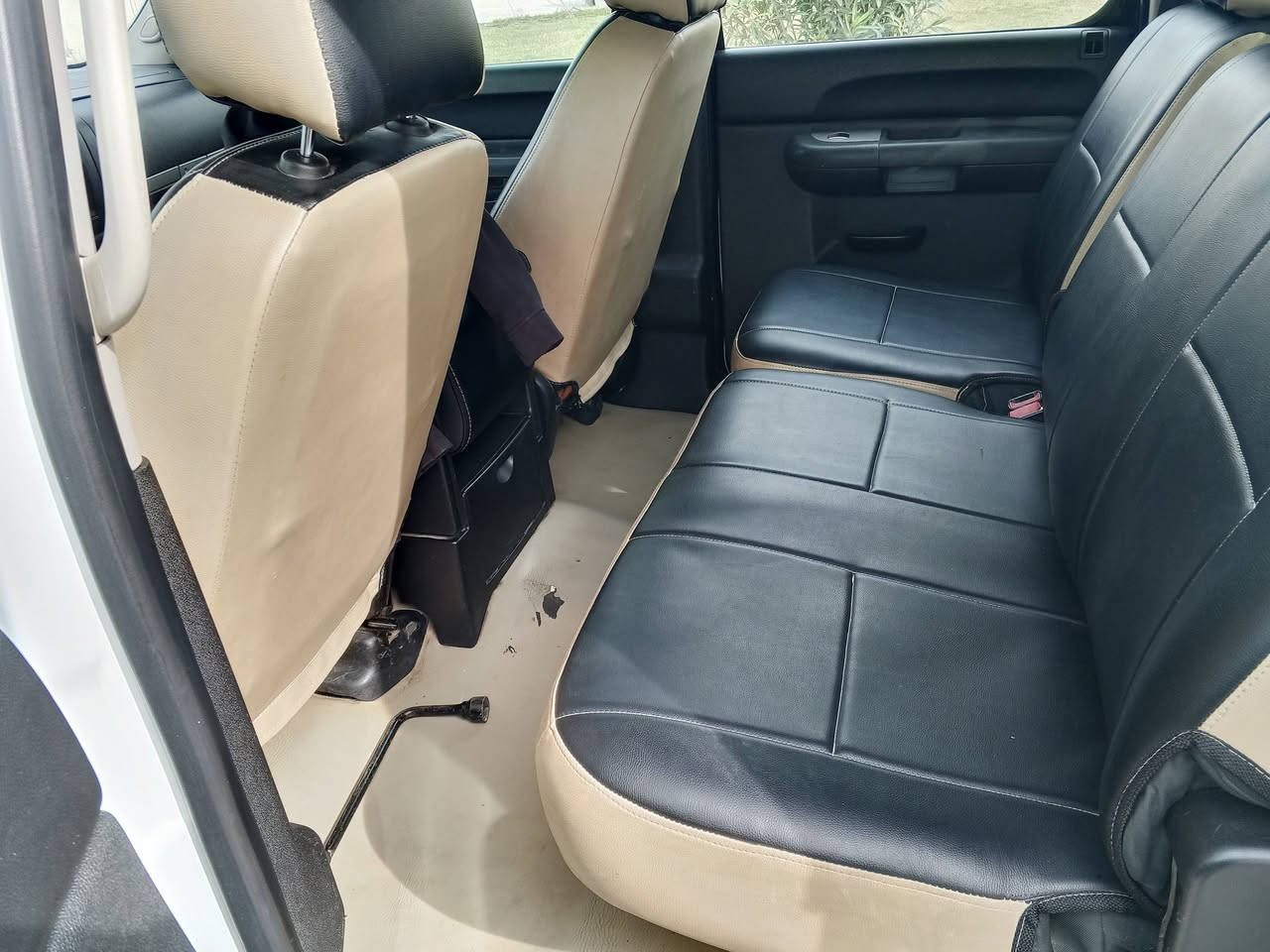 السلام عليكم سلفرادو 2013 رقم بغداد مشروع وطني السيارة نظيفة نقصهة بس صدر وقزان مال راديتر مزروف السيارة مصبوغة عام جمالية السيارة مصروف عليهة نوزلات جدد مال كصة بلاكات جدد وايرات باتري جدد بيهة منضومة غاز فيت بم جديد هوة القاعدة السيارة شغل واطلع بس الصدر القزان مال الراديتر اتسويهن السعر 110 ورقة *********** 

 المحرك 5.3 
8V
