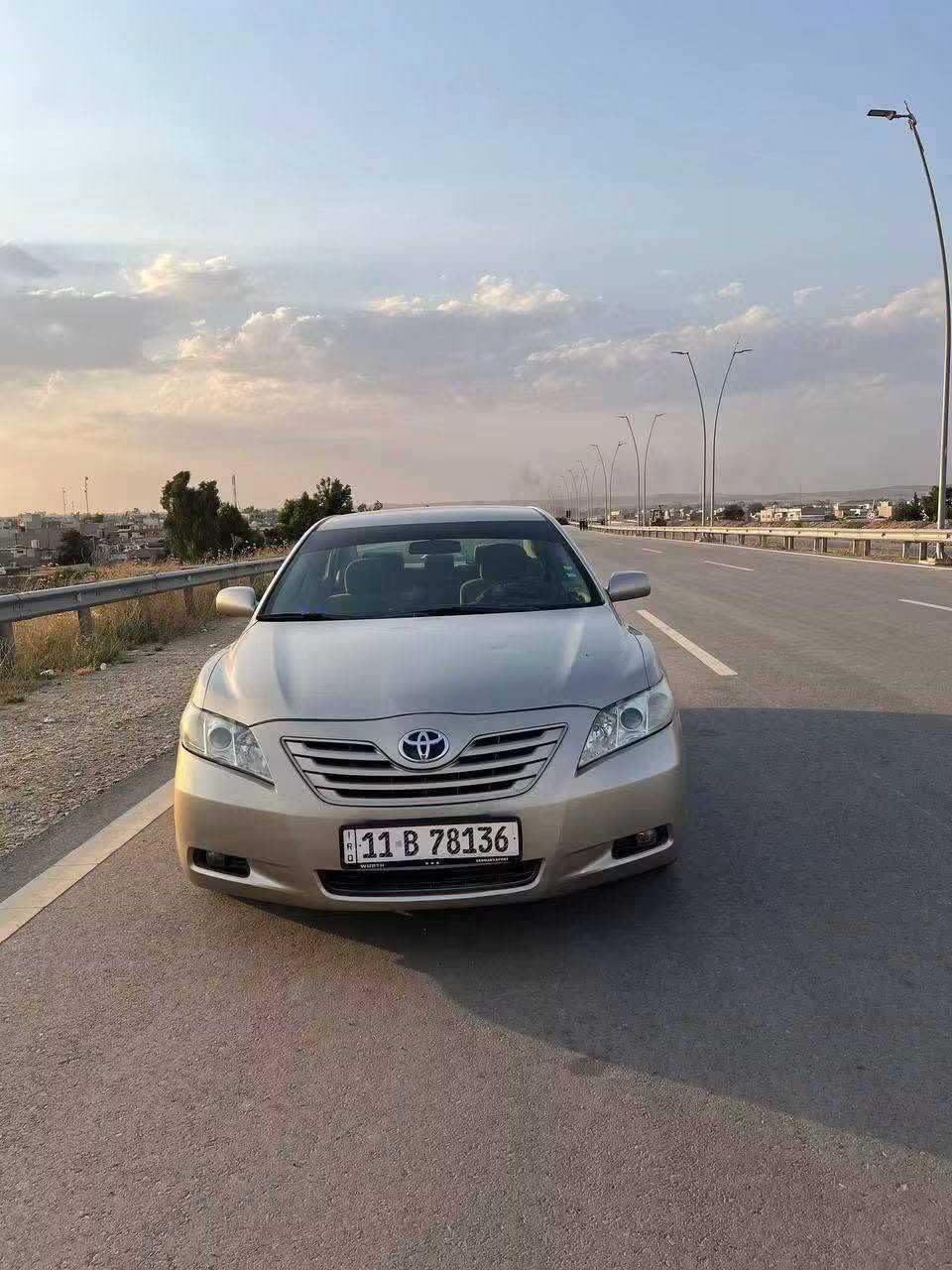 السلام عليكم كامري 2007بسمي بي قطعتين صبغ بدون دواخل رقم الموبايل *********** ***********حجم المحرك 2500
