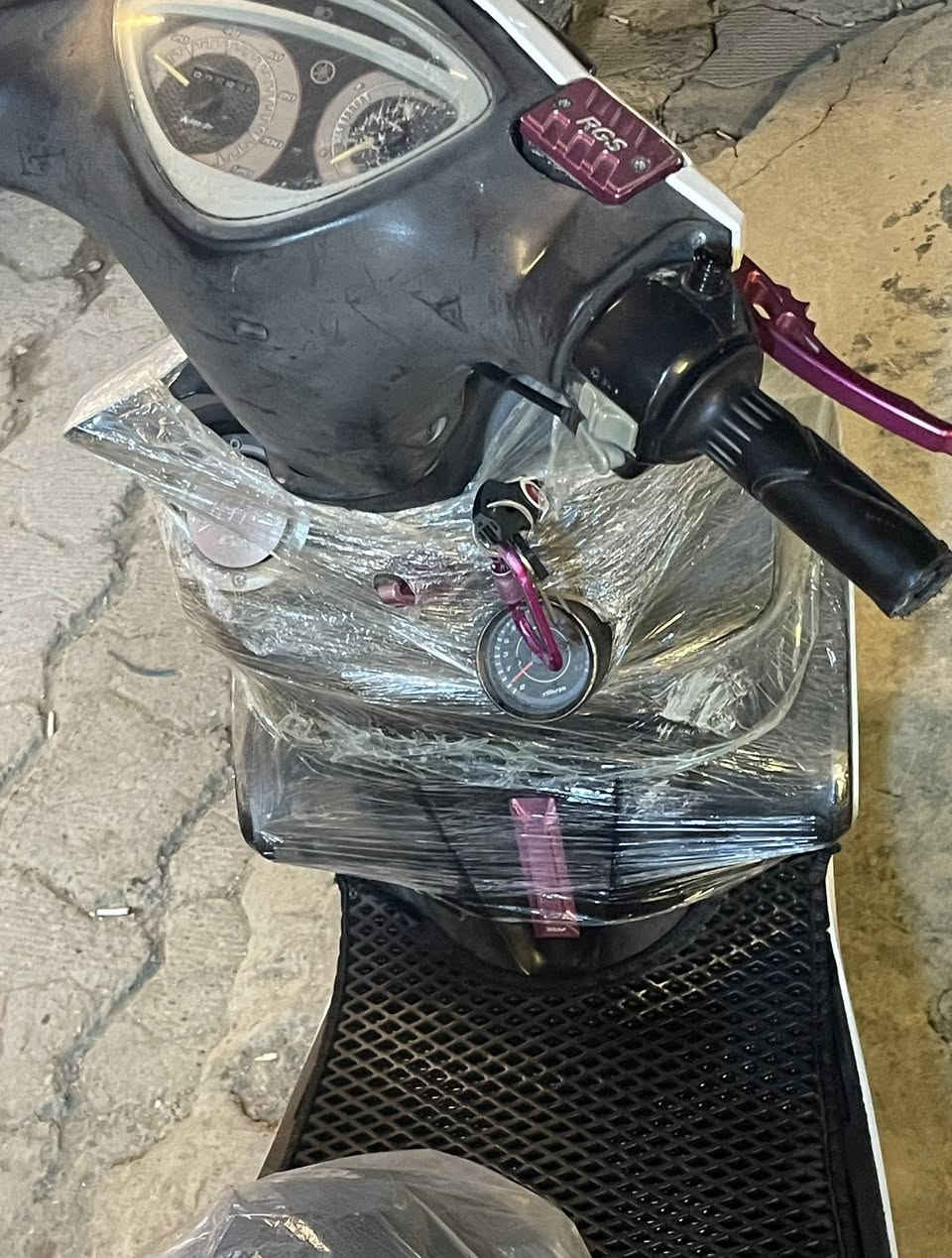 سلام عليكم دراجة ماكس مضلع للبيع دراجه نازله رمبه صار شهر مزوده تزويد كامل كله بلاد مكينه49 ممفتوحه سعر مليون و 200 وبيها مجال عنوان ديالى بعقوبه استفسار ***********
