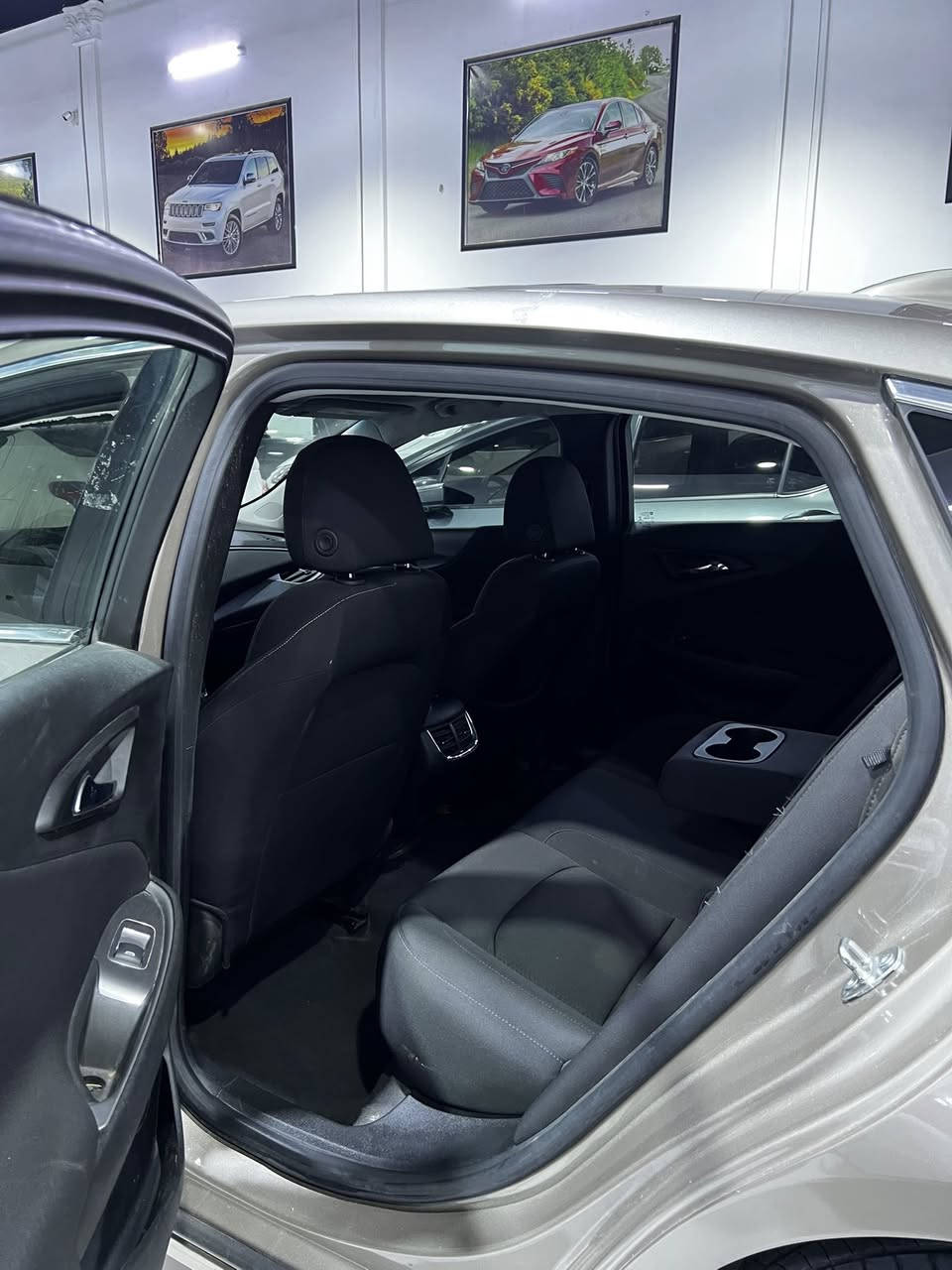 سلام عليكم ماليبو 2023 LT فول للأخير السياره تعجز المواصفات البيها بنورما تحكمات ستيرن تدفئه كشنات قطعتين تبريد بصمه رادار مثبت سرعه بجم كبس لغد شواصي كفاله كير محرك كفاله ترايك وين متريد ابيع مرقم كامل رقم اربيل الجديد حادثها مرفق بلصور السعر 127$ ومجال بصيط حك الجيه واتساب ***********
