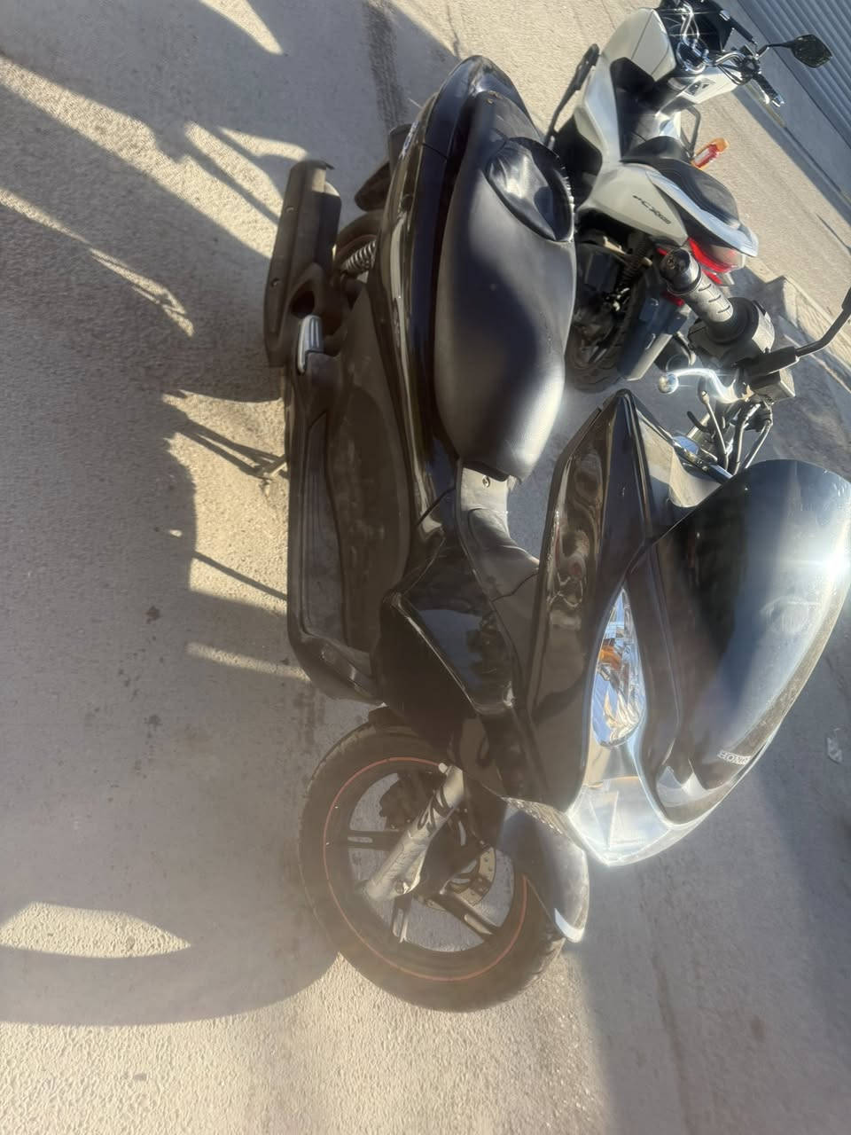 مكلف بالنشر وهذا رقم صاحب الدراجه الخاص مغلق
الشراي يتصل  ***********

للبيع بي سي اكس محرك 125 جيل اول ياباني لون اسود ماشيه 37 حساس ازدحام ستاند كهرباء دراجه نظيفه صارلها شهر من نازله 

السعر 13 ورقه
