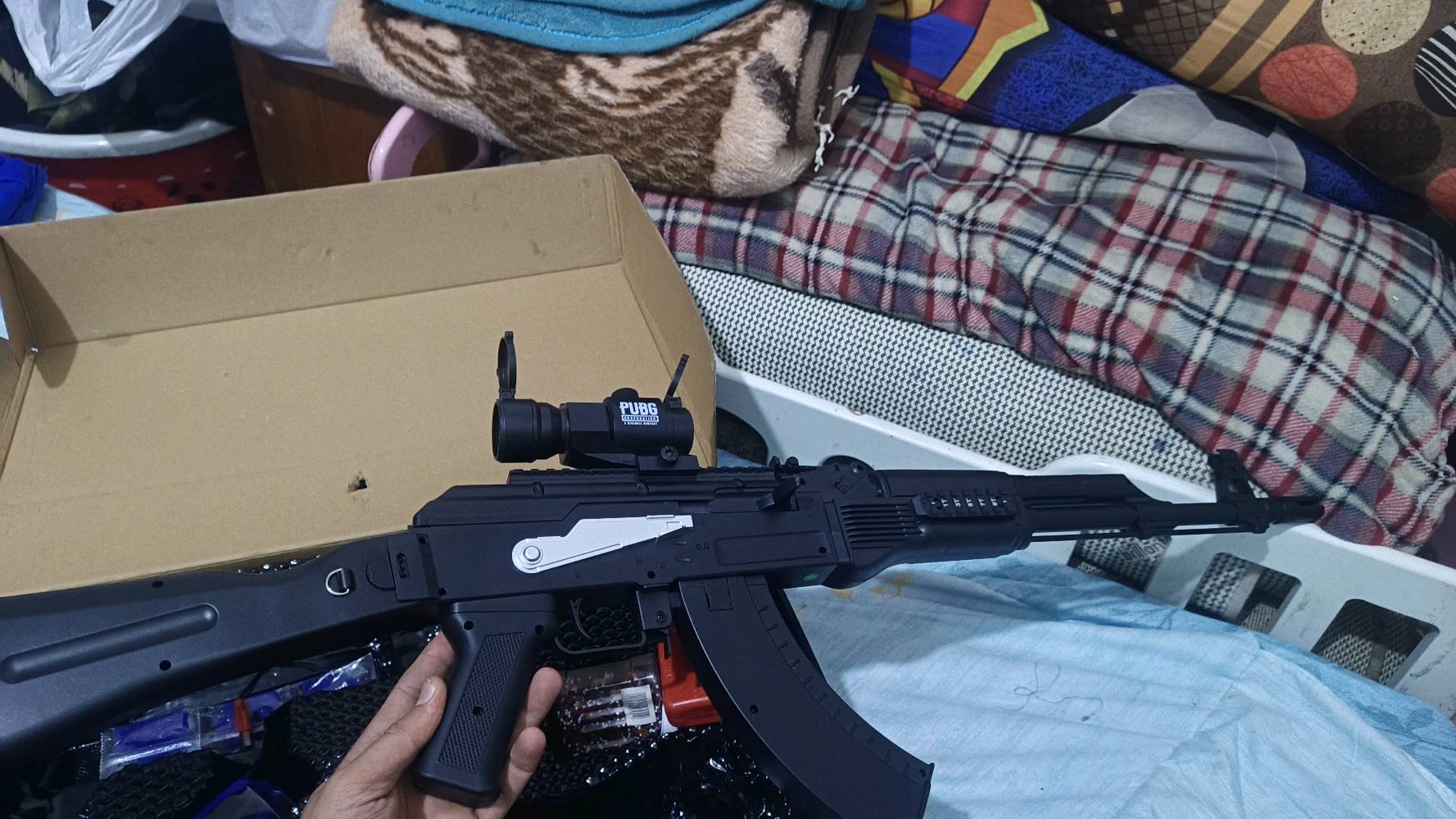 سلام عليكم رشاشه بندقيه لصناعه عالميه ع شحن كلش قويه وحلوه وترمي صلي ومفرد ام جيلاتين وياها جيلاتين 
هل تأتي البندقية مع بطاريات قابلة لإعادة الشحن؟: 
نعم 