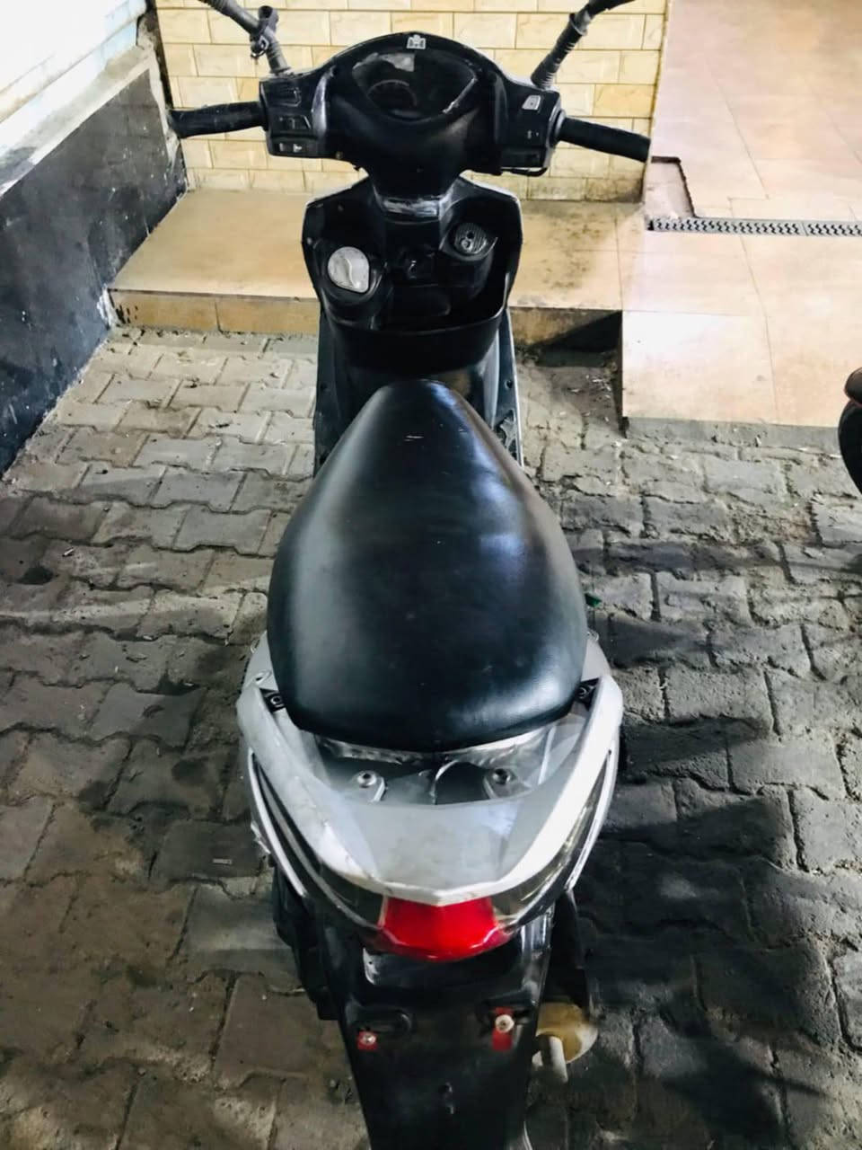 سلام عليكم
سايم جيتي نوزل محرك جديد كهربايات شغاله 
بيع فقط. سعر 300  وبي مجال حك جيه متوازي ع فلوس 
عنوان رمادي 5 كيلو. 
 رقم الهاتف ***********
