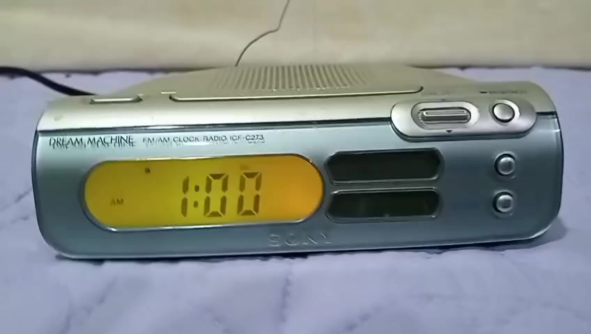 راديو سوني ياباني 
شغال بالكامل
كل الشرح بالفيديو
للأتصال ***********
السعر 22 مع التوصيل
