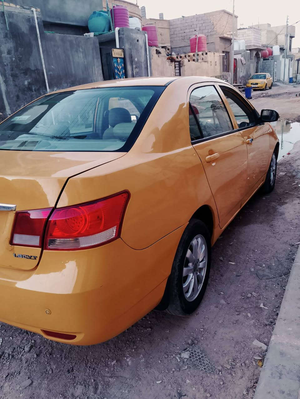 السلام عليكم 
بيوايدي جي 3 موديل 16 
سياره بدي گير كفاله 
( المحرك بي تنقيص)
راعيها يريد تحويل بل بصره 
تبريد شغال كهربائيات شغاله كلها
(مشط ستيرن بي جبنه )
العنوان البصره قرب الجملونات
***********
سعر 45بيها مجال
