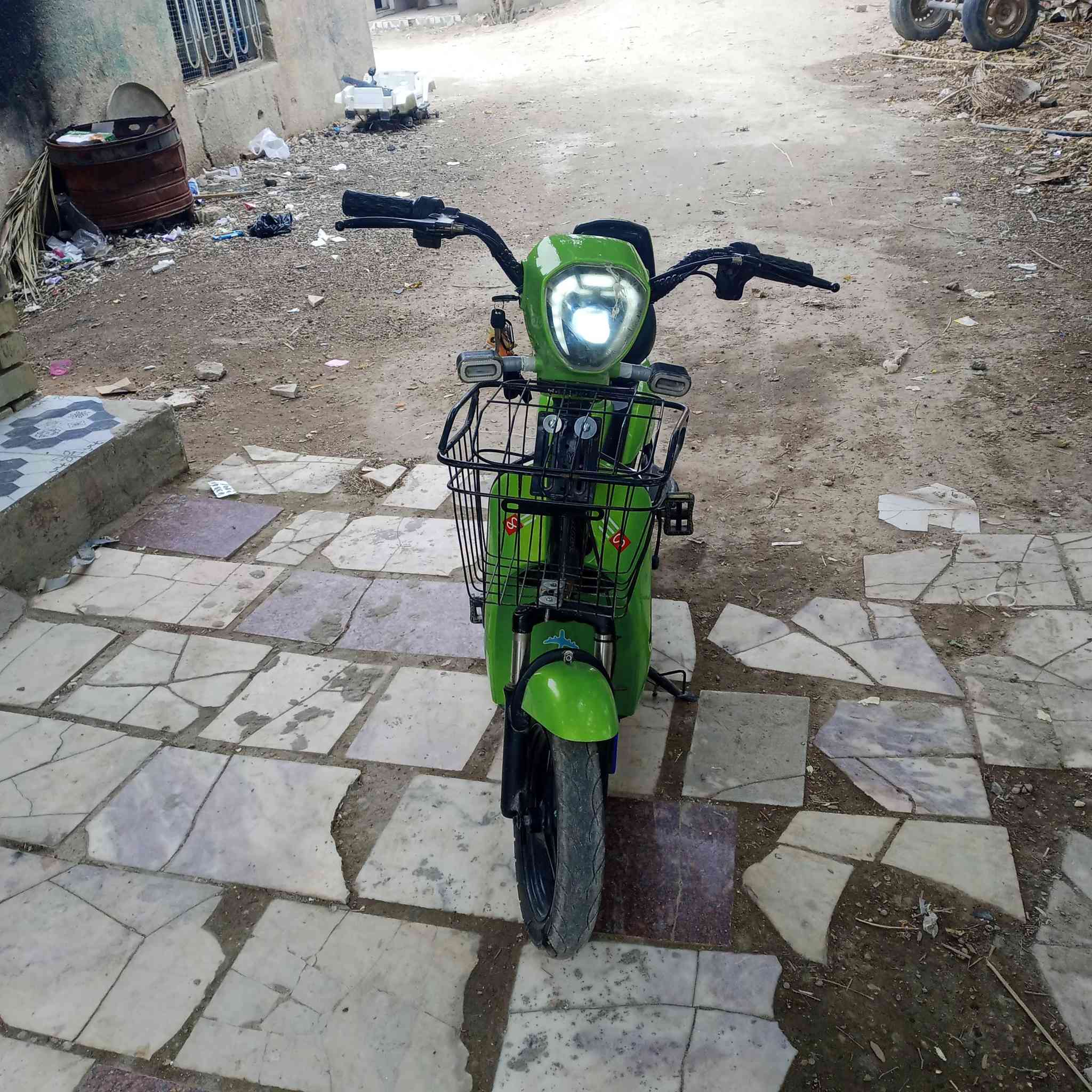 السلام عليكم دراجه شحن للبيع السعر 200وبيها مجال قليل دراجه شغاله اي نقص مابيها اشاير ولايت شغال مكان بابل المسيب الرقم ***********
