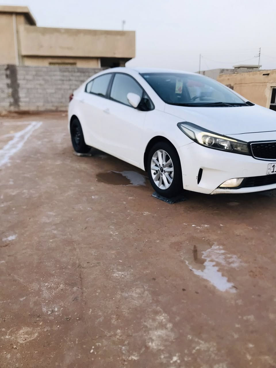 يا الله للبيع كيا سيراتو موديل 2017 مكفوله ماعده دوسه صبغ والباقي كفاله
المواصفات
لد نهاري 
اشاير بالمري 
مري شفط 
يدات نيكل 
اربع تجاوي 
ساحبه 
ويل كب 
شاشه كامره 
تحكم استيرن جيهتين 
وبعد بيه مواصفات 
رقم بغداد انكليزي بسمي 
السعر ب 135 وبيه مجال 
مكان السياره سماؤه الوركاء 
اكثر تفاصيل إتصال.                        (***********)
