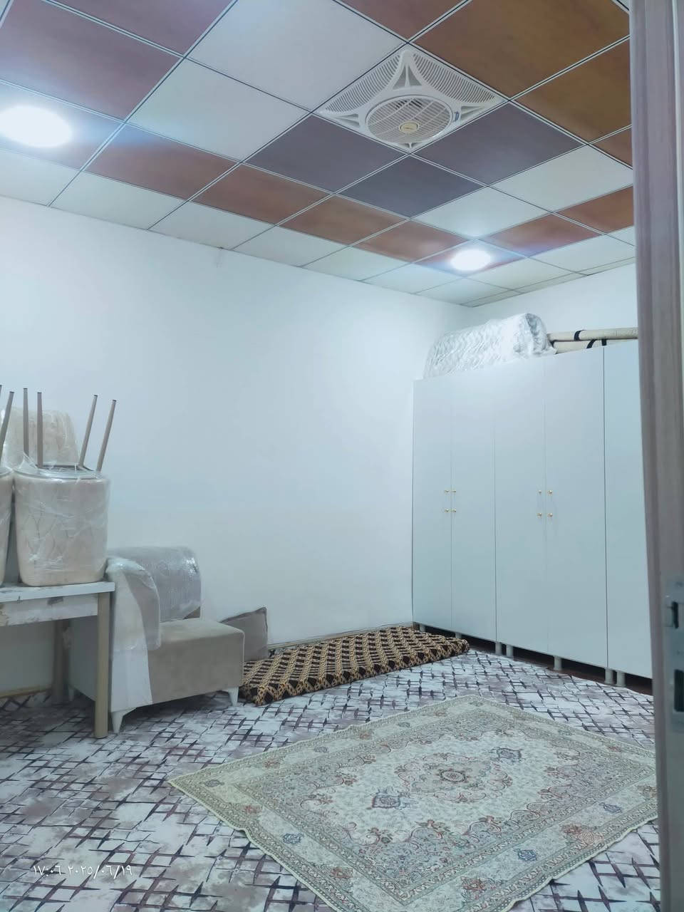 دار 200م للبیع فول خدمات
فرع تبلیط
قرب مدرسة خاک

مطبخ حار وبارد
غرفتین2نوم
استقبال + هۆڵ +صحیات ...

السعر 65 ملیون وبی مجال

عنوان المکتب/شۆراو قرب جامع حاجي شیخ عطار 

للاستفسار اتصل/
***********
***********
