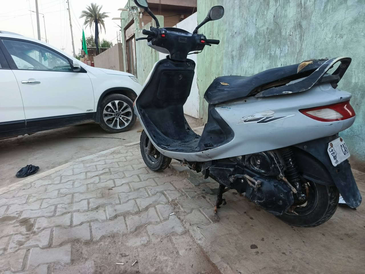 فراشه للبيع كله شغال ما ناقصه شي باتري جديد تايرات جدد  بس الكلج الخلفي يحتاج تبديل شويه تعبان  *********** السعر ٣٠٠
