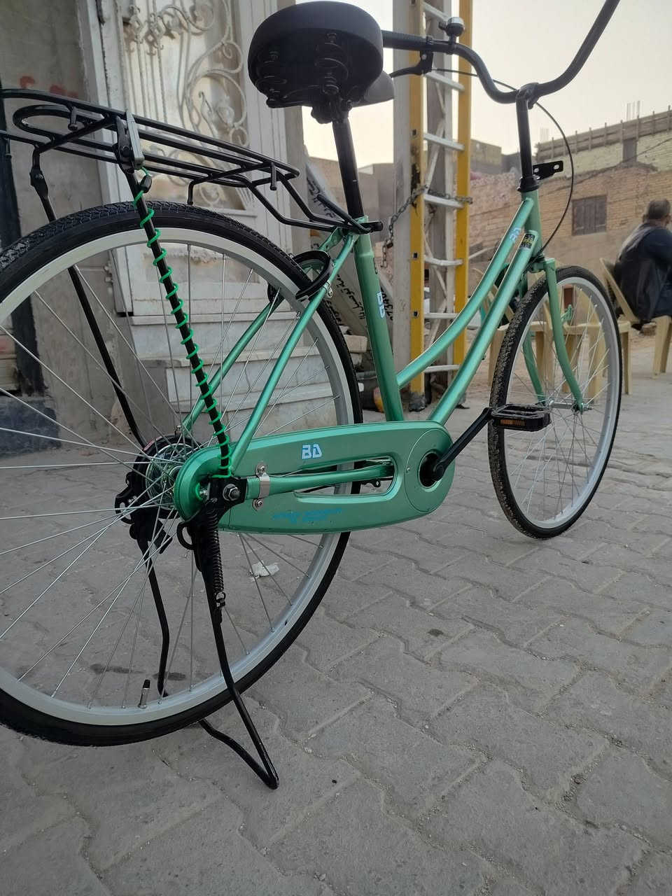 السلام عليكم
بايسكل للبيع 
شركه BD
لون فستقي نضيف بايسكل مابي شي 
موديل 2021 حجم 26
سعر 165وبي مجال 
***********
