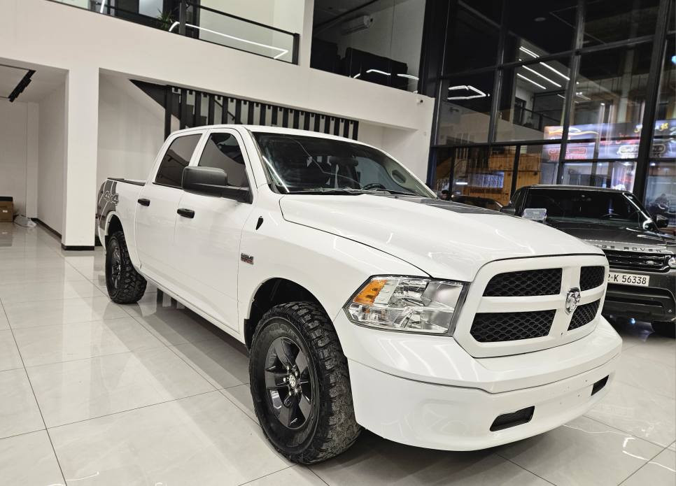 دوج رام ٢٠٢١ ثمانية سلندر محرك هيمي 5.7 ----V8
باب طويل بدي قصير حجم مرغوب 
سيارة فور ويل 4×4 
جاملوغ أمامي و نص بولند صبغ بدون نقطة دواخل.  
ارباك بس تكمة طاك . استیرن و دشبول ما طاك. 
سيارة رقم شمالي رقم دهوك سنوي و كلشي جديد.  تحويل ثاني يوم
1C6RR7XT9MS561790
 
0750 052 1941 what's up 
سعر ١٨٨ ورقة أربيل, العراق
