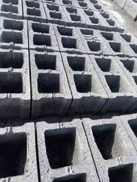 مطلوب اسطة بناء عندي 600 بلوكة غرفة بلكت يطلع لي باجر  ‏‪07869712272‬‏