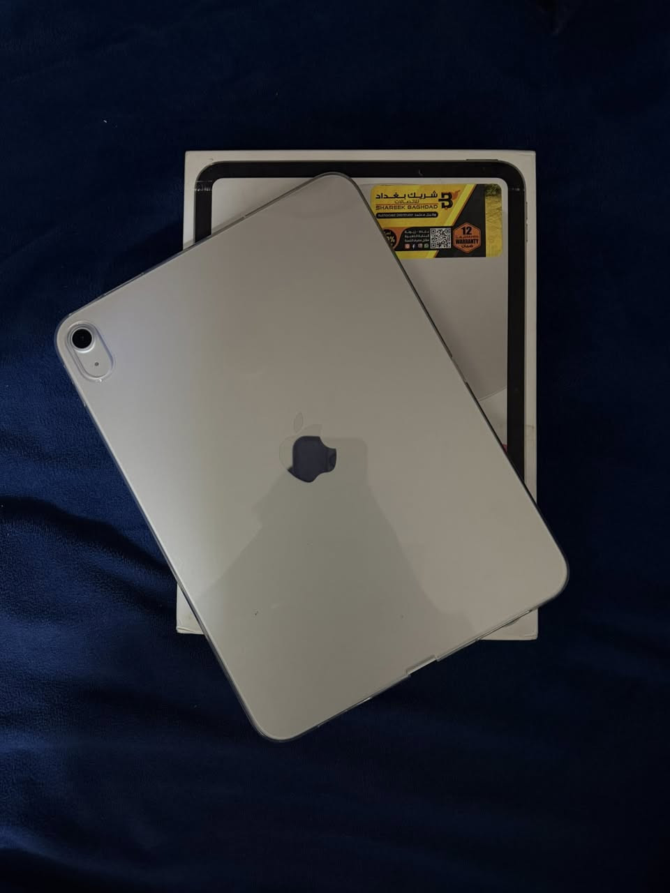 ايباد 11 A16
امس نفتح من الكارتون جديد مشحون مره وحدة بس ذاكرة 128 كامل ملحاقته شاحنته بعدها ما مفتوحه من الكارتون السعر 440 
مكاني ناصريه حي اور ***********
