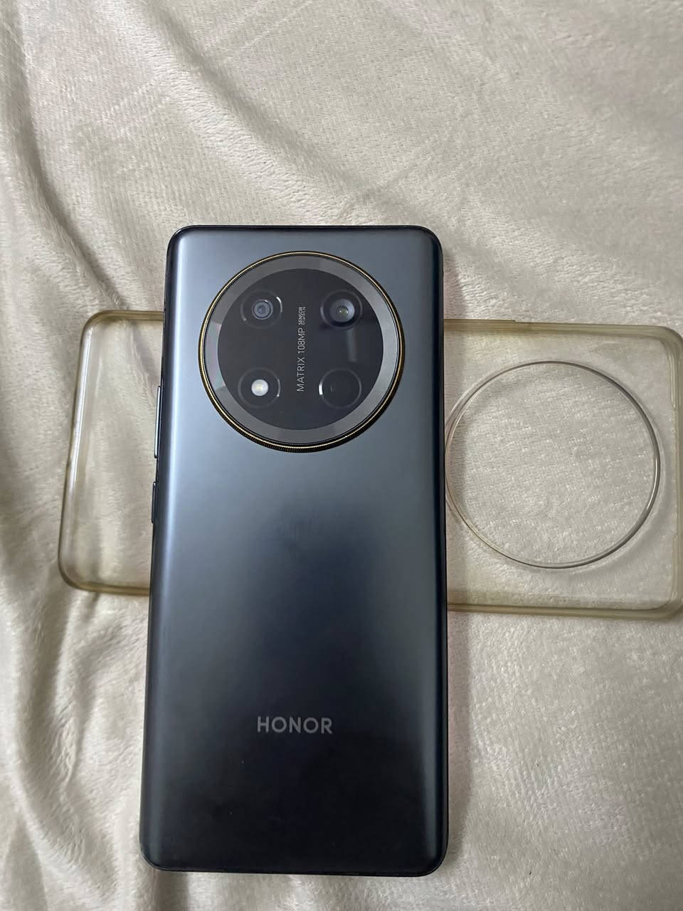 هونر اكس ٩ سي 

ذاكرته ٢٥٦ عشوائي ١٢ 

نظيف بدوووون غراض فقط جهاز 

مكاني بغداد البياع 

سعره ٢٤٠ ألف 

للاستفسار اتصل ***********
