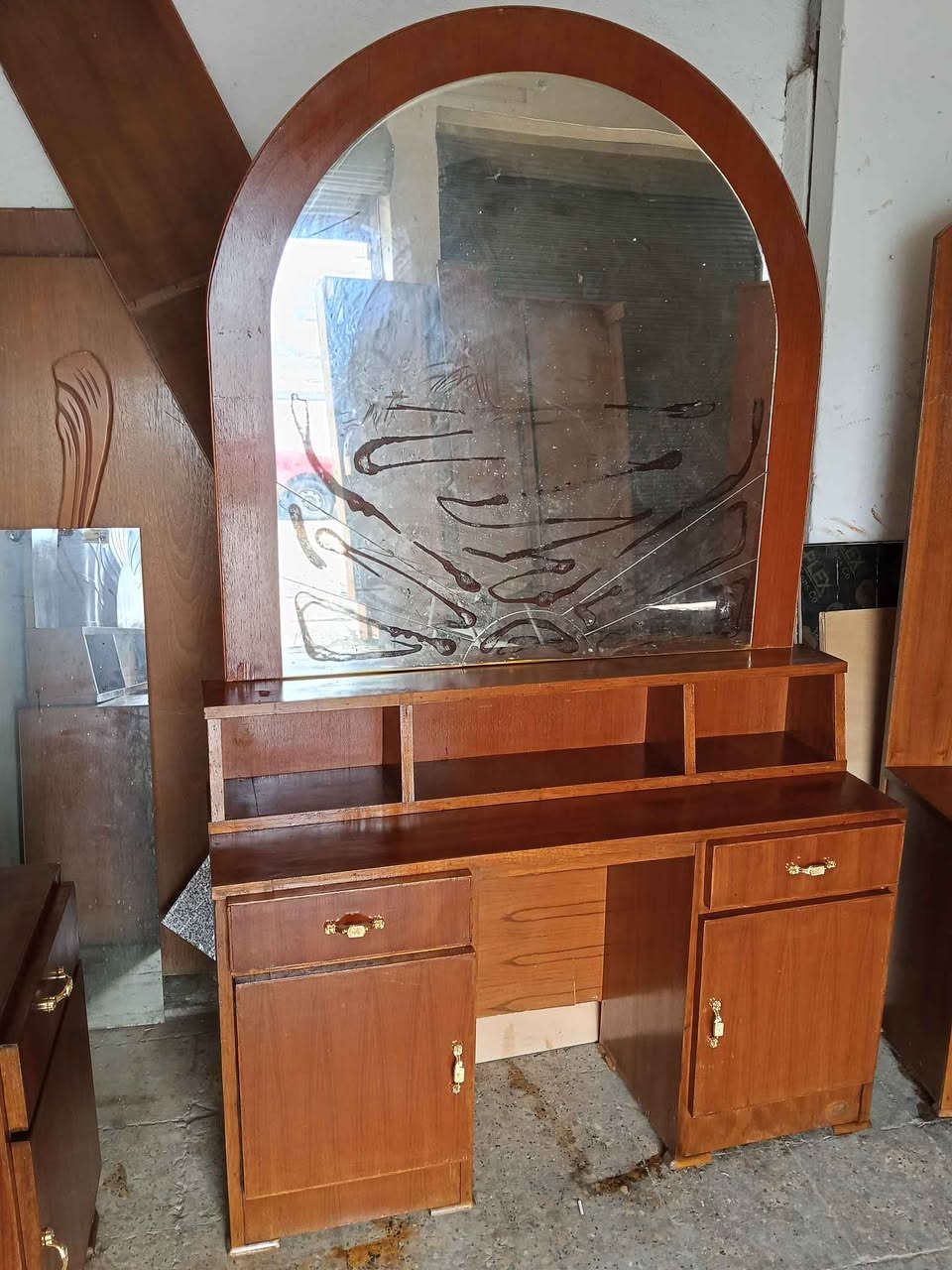 غرفة 5 ابواب نضيفة السعر 350 للاتصال *********** أو *********** موصل, نينوى
