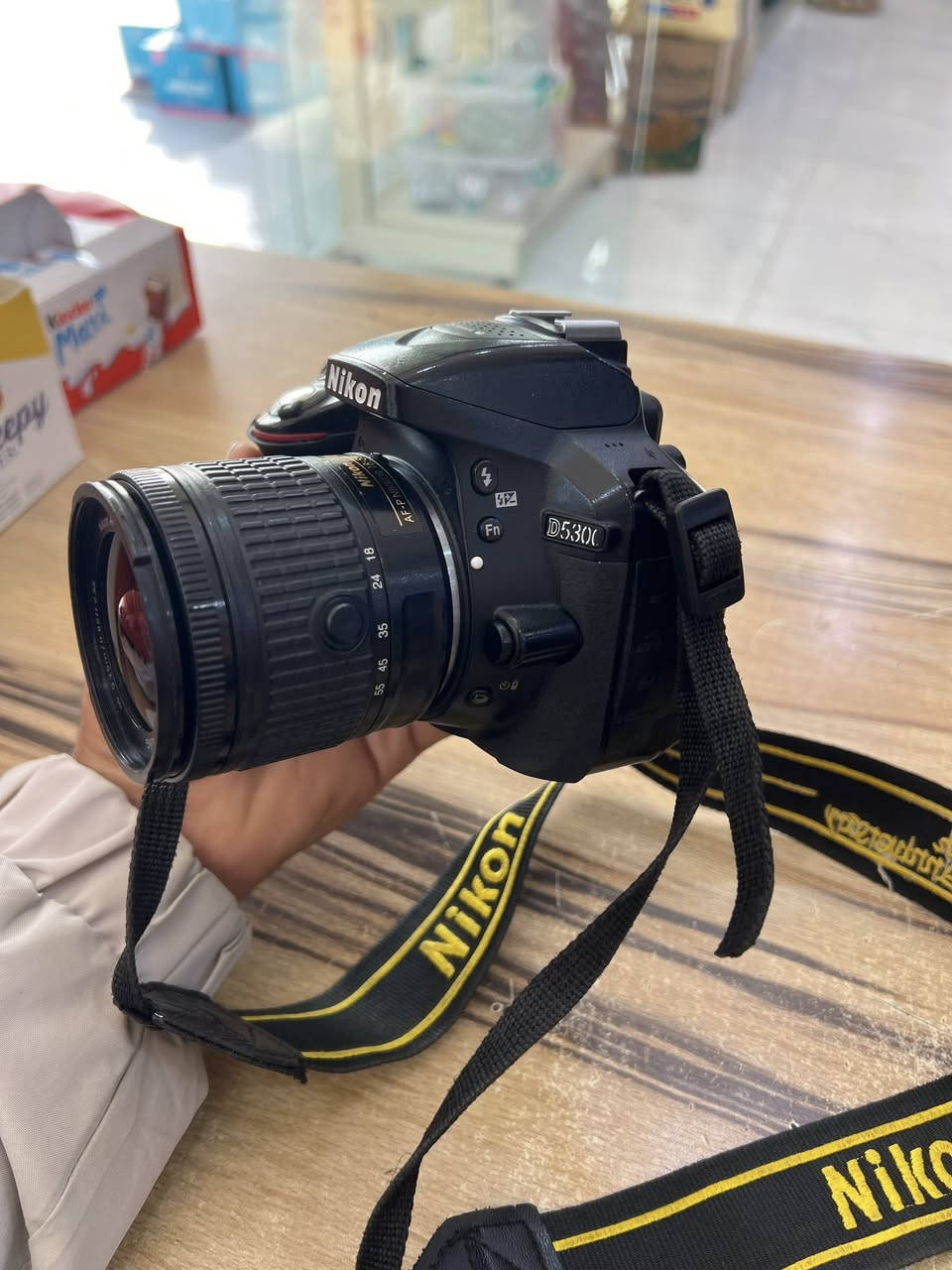 السلام عليكم كامره نيكون D5300 استخدام شخصي ملحقات كامله كامره كلش حلوه والله السعر ((325))وبيها مجال قليل الاتصال او التواصل ع الواتساب ***********
