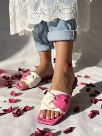 بنات • ملابس • عرض