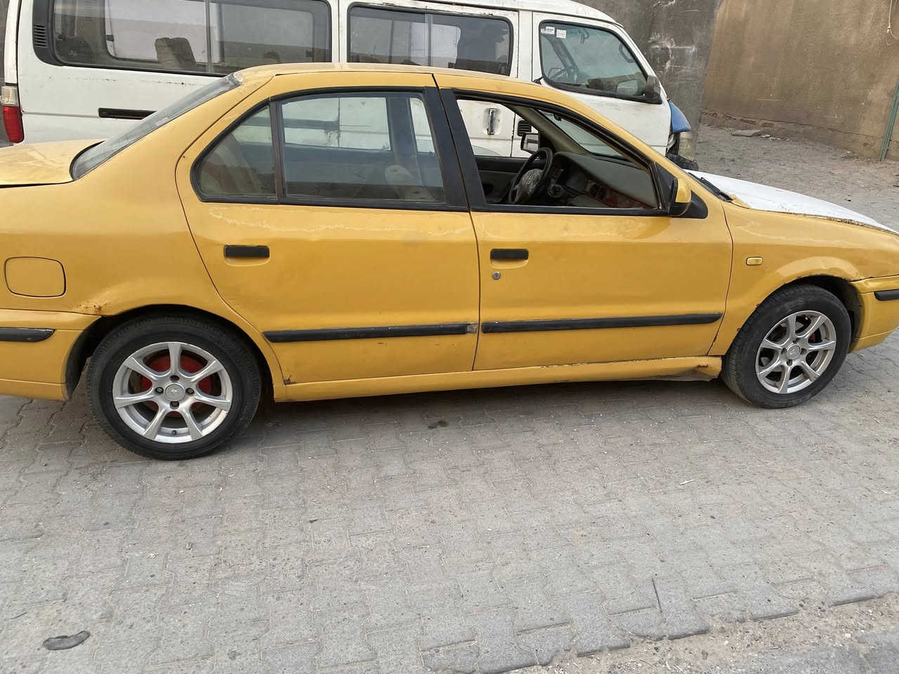 سمند مديل ١٢ رقم ذيقار سنويه ستنساخ الصليه ضايعه وعندي وكاله عامه راعيه يحول يمته متريد مكاني بصره رقم *********** وبي واتساب سعر ١٦ مراوس عادي
