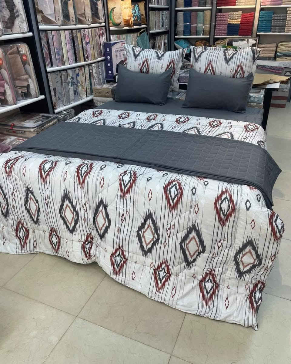 لحاف نفرين صيفي خامة ثقيله  ٧ قطع ...

لحاف قياس كبير (230*250) 
غطوة صيفية (220*240)
مع شرشف لاستيك مع 4 وجه مخده


**إذا كنت صاحب هذا الإعلان وتريد حذفه لأي سبب، رجاءا أرسل رسالة إلى الدعم الفني**