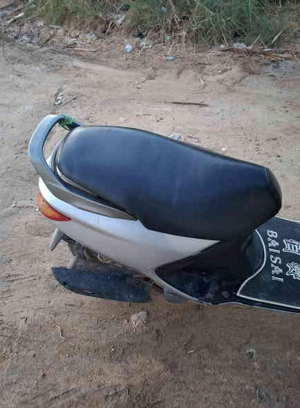 سلام عليكم دراجه للبيع فحل مامفتوحه دراجه نشطه عايزه باتري رايده ب 400او بيه مجال متواجد ماسنجر ***********
