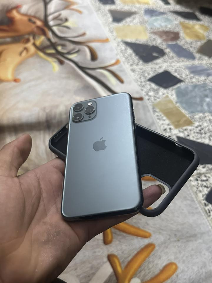 كفاله عامه بطاريه 81 برو فقط. ‏iPhone 11  Pro 
كفاله من طول لطول 
ذاكره 256
شرق اوسـط 🇺🇳 
س٣٥٠ 
***********
