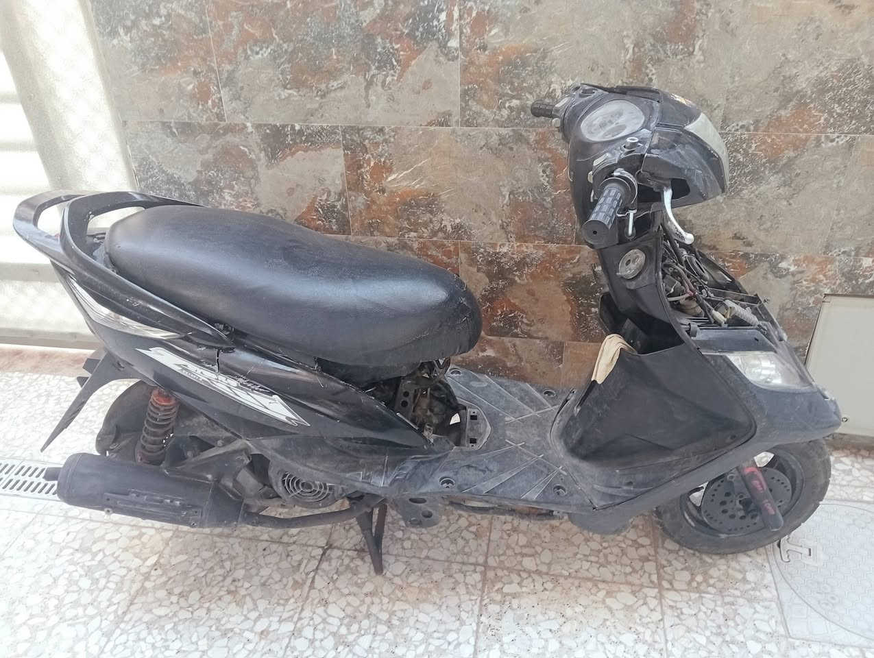 للبيع ماكس 140 طفت وتركتها صارلها اسبوع بيها كابريتر وباتري جدد كهربائياتها شغاله بيها نواقص بسيطه ابيعها طافيه ب200 مكاني مدينه الصدر


**إذا كنت صاحب هذا الإعلان وتريد حذفه لأي سبب، رجاءا أرسل رسالة إلى الدعم الفني**