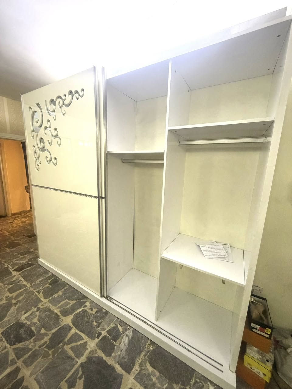 كنتور نضيف للبيع سعر ١٢٥ الف وبي مجال
مكاني كرادة

رقم ***********
