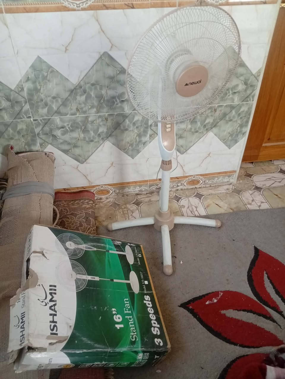 مراوح عموديه وحده جديده بكارتون
ثانيه إستخدام شهر واحد فقط حله شارع ١٠٠ 
سعرهن ب٦٠ الف 
***********
