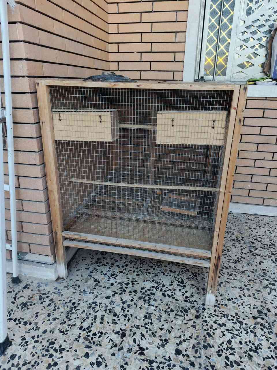 مكلف بلنشر 
السلام عليكم متاح قفص خشب 
الواجهة 130 نزال 100 الارتفاع 130 
كلوب حراري 
معلف كبير 
بيوت تكاثر 4 
يرهم جميع انواع الحيوانات 
طيور دجاج بلابل 
مجر تنظيف 
المكان بغداد سبع البور 
الرقم ‏‪***********‬‏
الرقم ‏‪***********‬‏
ملاحظة : هذا رقم صاحب القفص أرسلو واتساب
