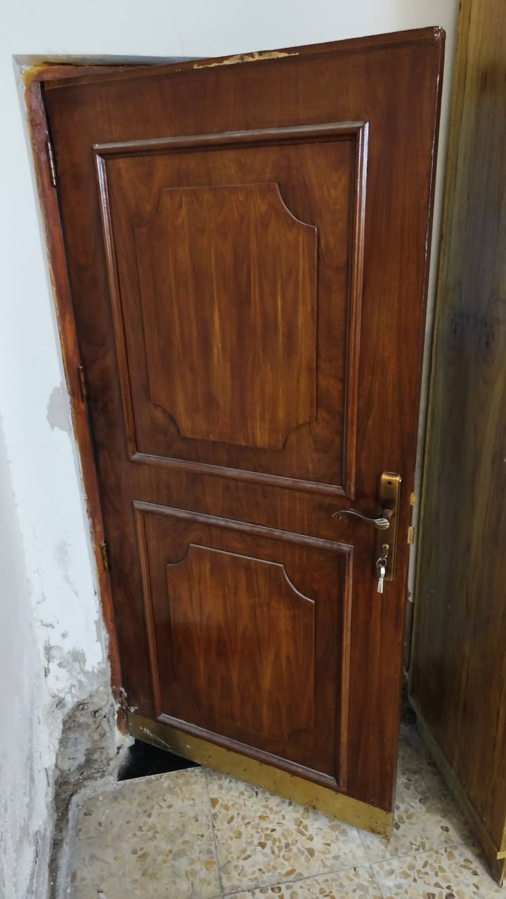 السلام عليكم بيبان 2 صاج درجة أولى شغل قديم كيلونات اصلية تجي تفتحهن ابيدك وتاخذهم بغدادمدينه الصدر السعر ٢٠٠ قفلهم ***********
