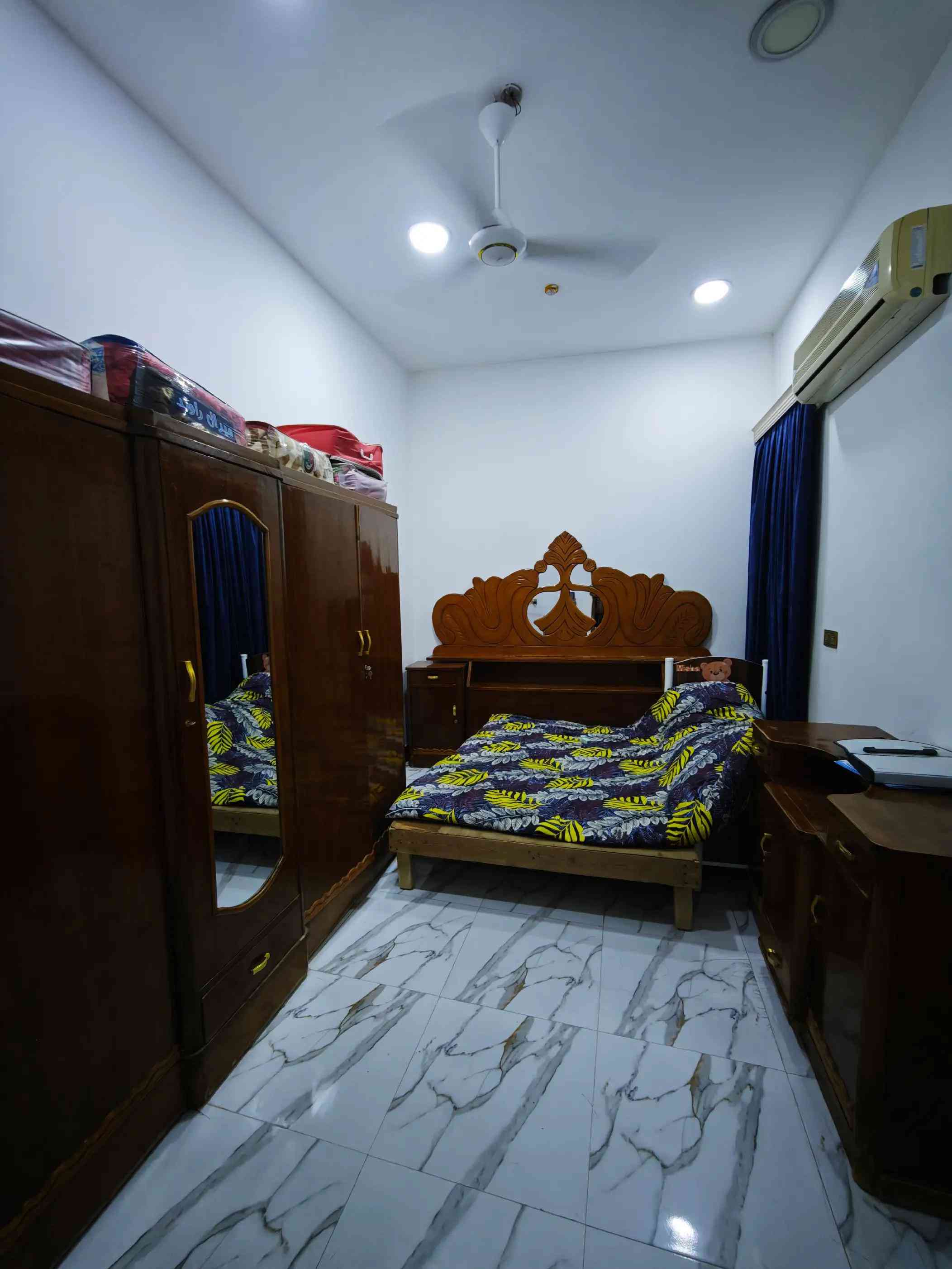 🏡 دار طابقين بناء حديث للبيع في الماجدية 🏡 📍 المنطقة: ميسان - العماره - الماجدية (شارع الجامع). 📍 شارع 15 - قرب مضيف الشيخ كاظم مشتت 📐 المساحة الكلية: 152 متر 📏 الواجهة: 7.5 متر. 🏗️ طابقين بناء حديث (الطابق الأول منجز عام 2020).⬇️  غرفتين نوم مريحة 🛏️🛏️ صالة داخلية واسعة + منور للتهوية والإضاءة الطبيعية ☀️ مطبخ مجهز بالكامل 🍳 استقبال ضيوف 🚪 طرمة🚘 صحيات(داخلية + خارجية) 🚽 ⬆️ الطابق الثاني: بناء (2023) 3 غرف نوم واسعة 🛏️🛏️🛏️ صالة 🛋️ مجموعة صحيات متكاملة 🚽 💵 السعر: 175 مليون دينار عراقي (قابل للتفاوض) 📞 للاستفسار والتواصل المباشر: للمزيد من التفاصيل أو لتنسيق موعد لمعاينة العقار، يرجى الاتصال بنا: ☎️ رقم الهاتف: *********** 🤳 واتساب أو اتصال مباشر أهلاً وسهلاً بكم، مكتبنا في خدمتكم دائماً لتقديم أفضل العروض #عقارات  #قطع_اراضي  #عقار  #بيع_و_شراء_عقارات #الشعب_الصيني_ماله_حل😂😂 
