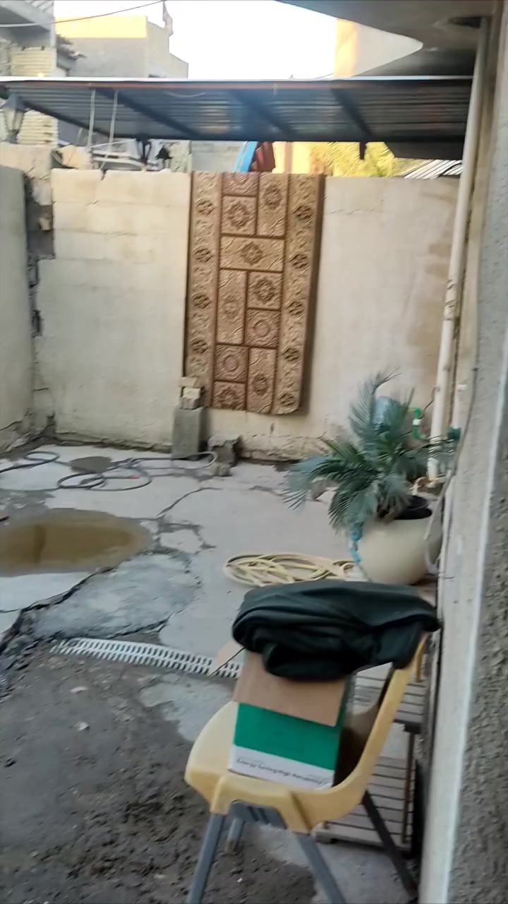 السلام عليكم
دار طابو زراعي سند 25 للبيع 
مساحه 150 متر عنوان الدورة  شهداء زراعي السيد قرب مستوصف التحدي 
طابق واحد
غرفتين نوم و  استقبال وكلدور كبير و مطبخ وخدمات و الطرمه فقط صب (تعبان) باقي البيت بورسلين *********** 
او خاص مفتوح
سعر 75 وبي مجال
