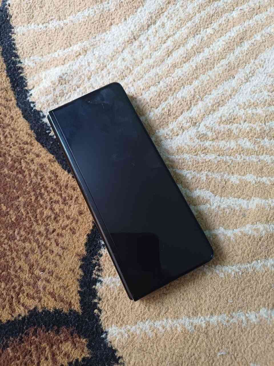 جهاز Galaxy z Fold3 5G
يحمل خطين ذاكرة ٢٥٦ محتركة شاشة داخلية فقط وامامية شغالة سعرة ١٦٠ وبي مجال مكان الحلة ***********
