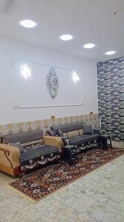 بيت للبيغ مساحة ،230 مرقم بلديه عقد 25 يحتوي على غرف نوم 2 وهول واستقبال ومطبخ وحمام داخلي وصحيات خارجية  وترك داير البيت وكراج سيارة كبير  بنزلة بيت خليفه الاتصال على الرقم ***********
