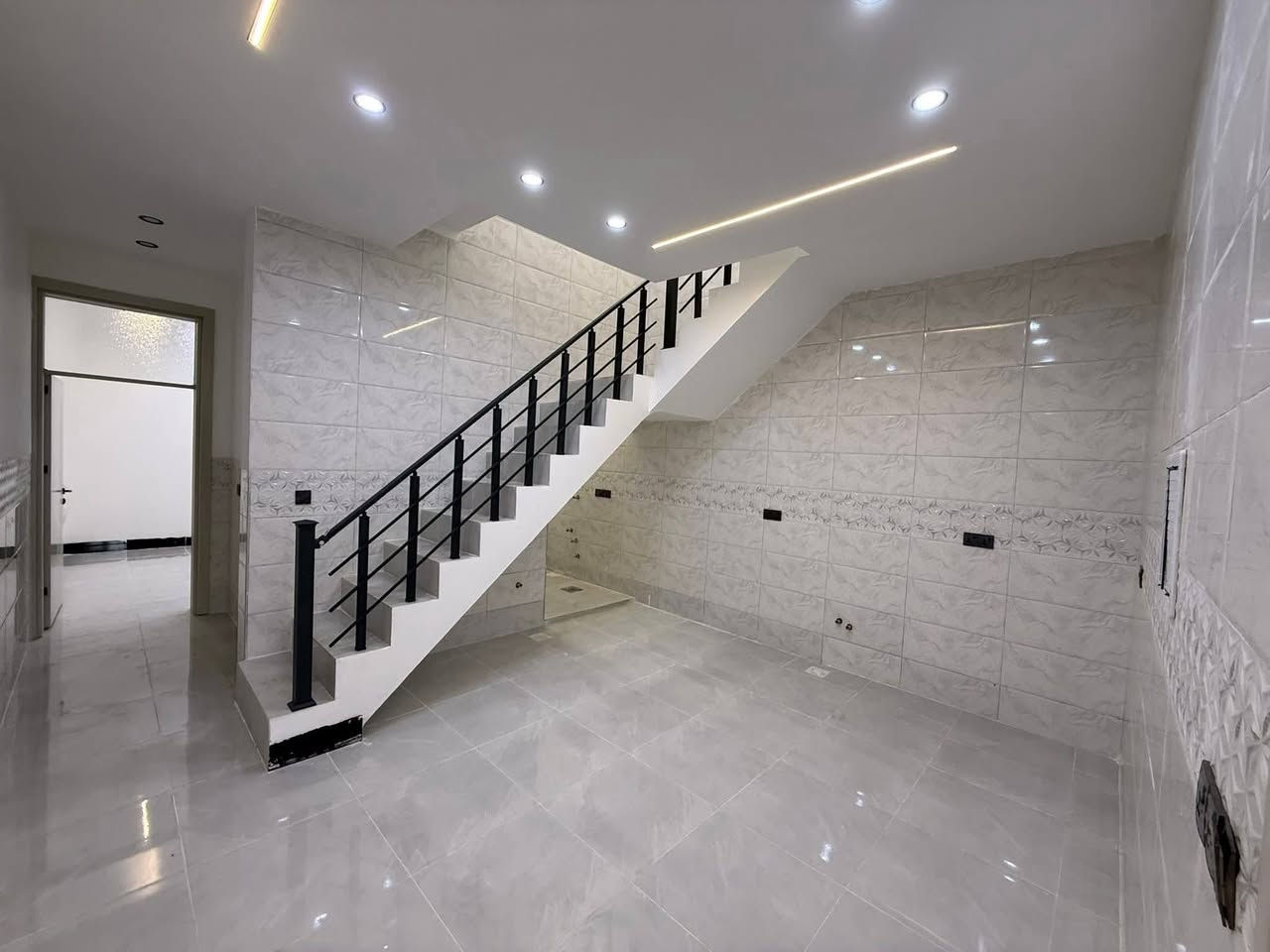 🔥 دارين طابو صرف  المساحة 100متر طابق ونص بناء 2026 الموقع /حي العسكري قرب صيدلية كردستان السعر 105مليون كل دار   للاستفسار  الاتصال
*********** ☎️
