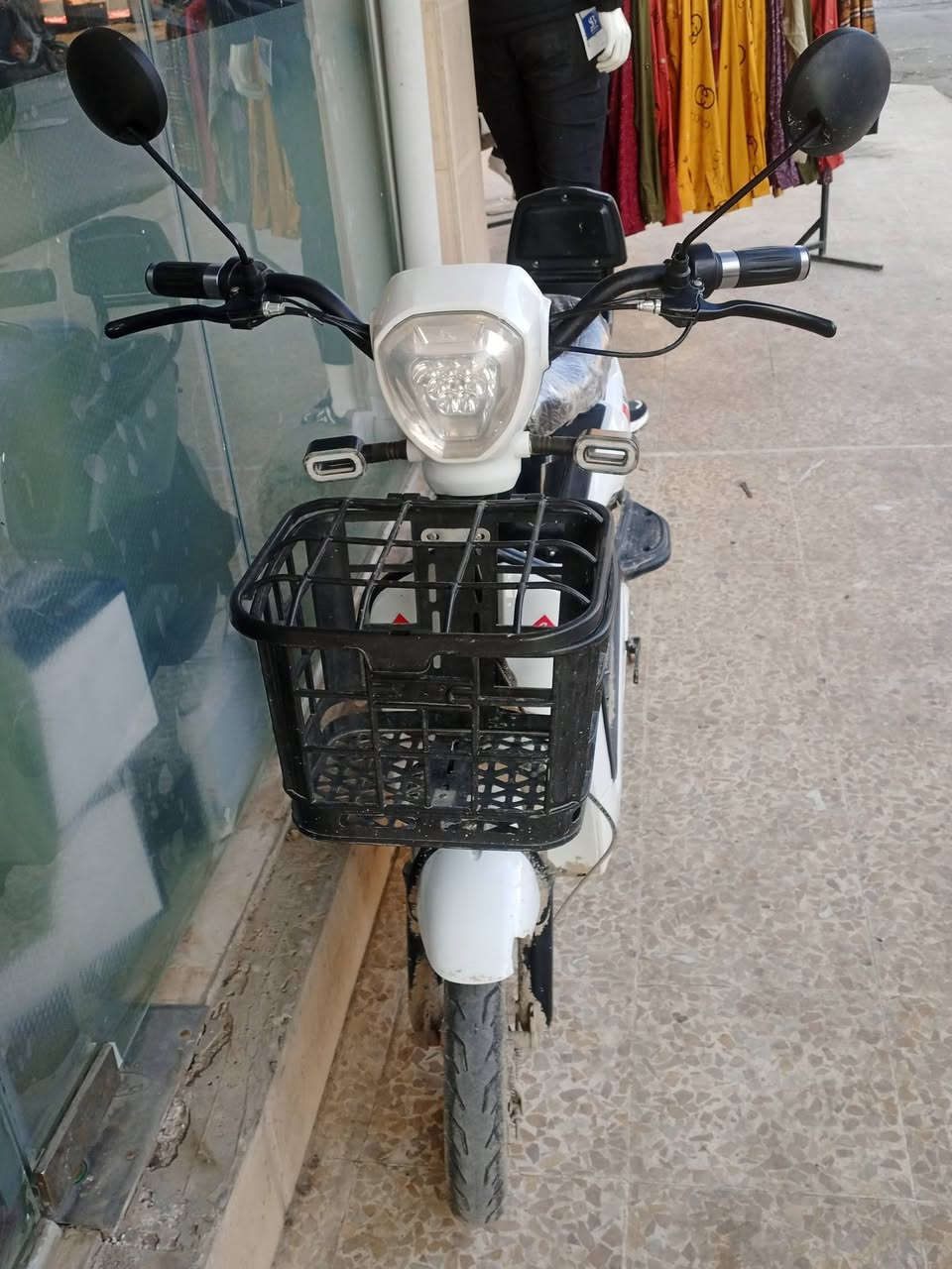 المطور شحن حجم 14 فول نضاف بطاريات شرط انطييكه يمشي 40 كيلو لل بيع السعر 165 وبي مجال ما جيتك تعال جيك بعد احله من الصوره مكان موصل الايسر ***********
