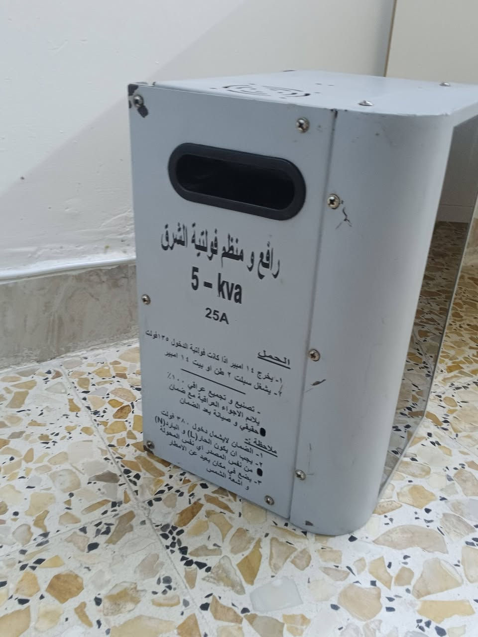 السلام عليكم 
جهاز رافع فولتية العدد (3) 
الاجهزه جديده مع الفحص 
 السعر 400 الف وبيهن مجال 
العنوان بغداد 
***********
